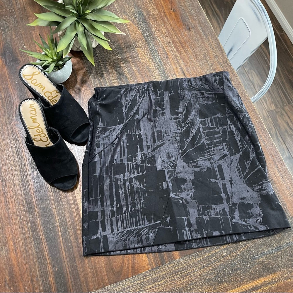 Simply Vera Vera Wang black dark metallic geometric mini skirt small